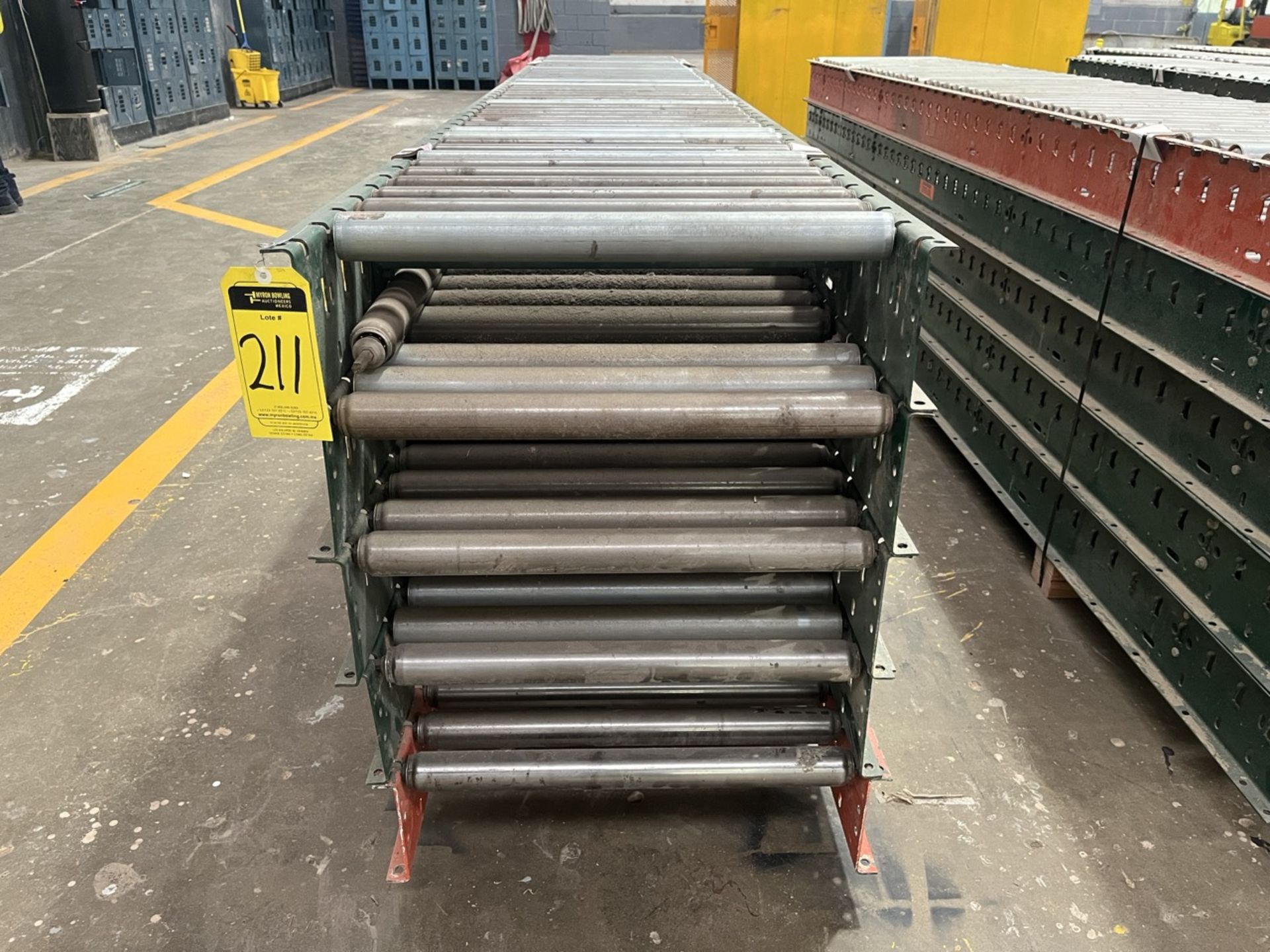 5 pieces of roller conveyor belt, each measuring approx. 62 cm wide x 3.65 m long / 5 Piezas de ban