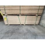 (NEW) Lot of 40 pieces of compressed wood in 5/8 PB material measuring 4 x 8 ft. / (NUEVO) Lote de