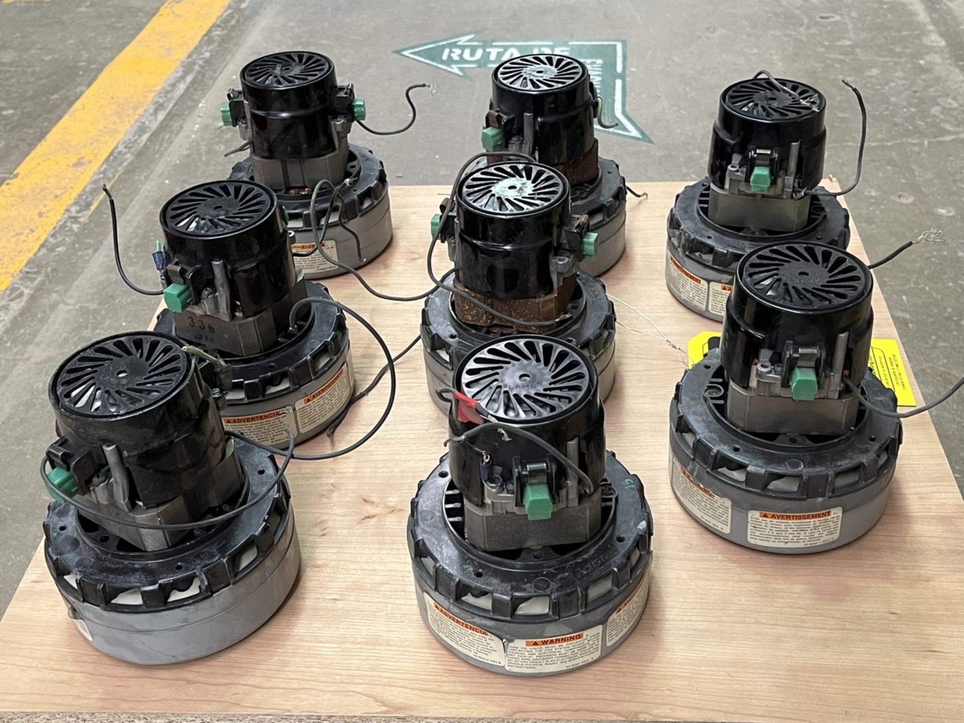 8 Ametek vacuum motors, Model 116757-13, 120V. / 8 Motores de vacio marca Ametek, Modelo 116757-13, - Image 3 of 8