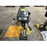 Central Machinery 5-speed radial bench drill, Model ND, Serial No. SS, 120V. / Taladro radial de ba