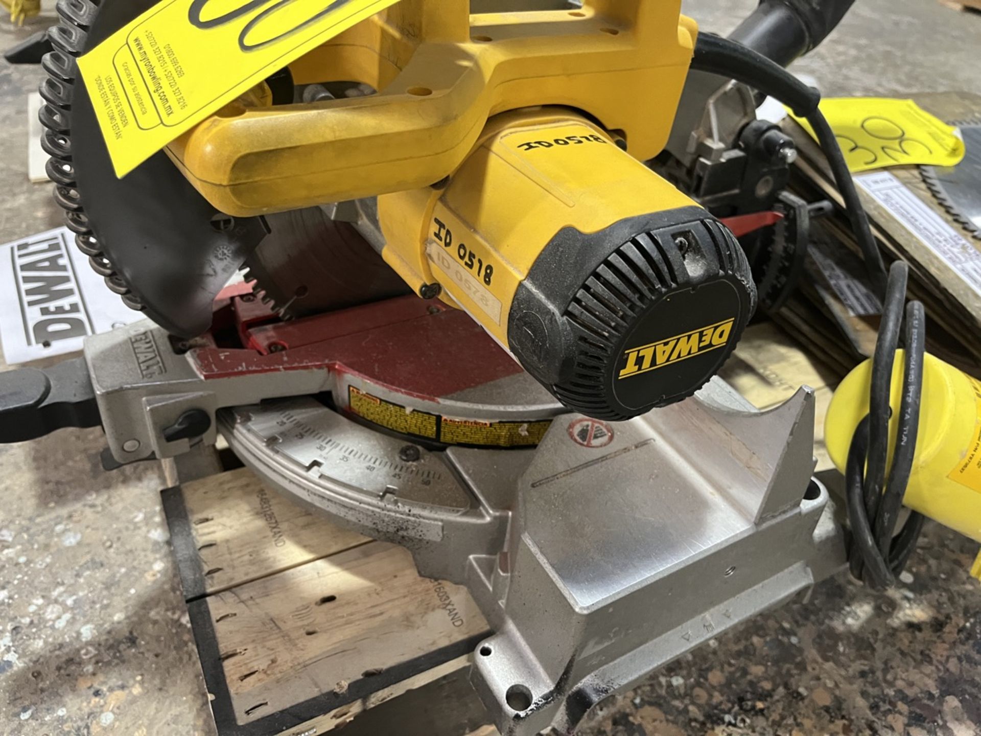 DEWALT 12" Miter Saw, Model DWS780, Serial No. SS, 120V, Includes 5 different sized blades and dust - Image 7 of 10