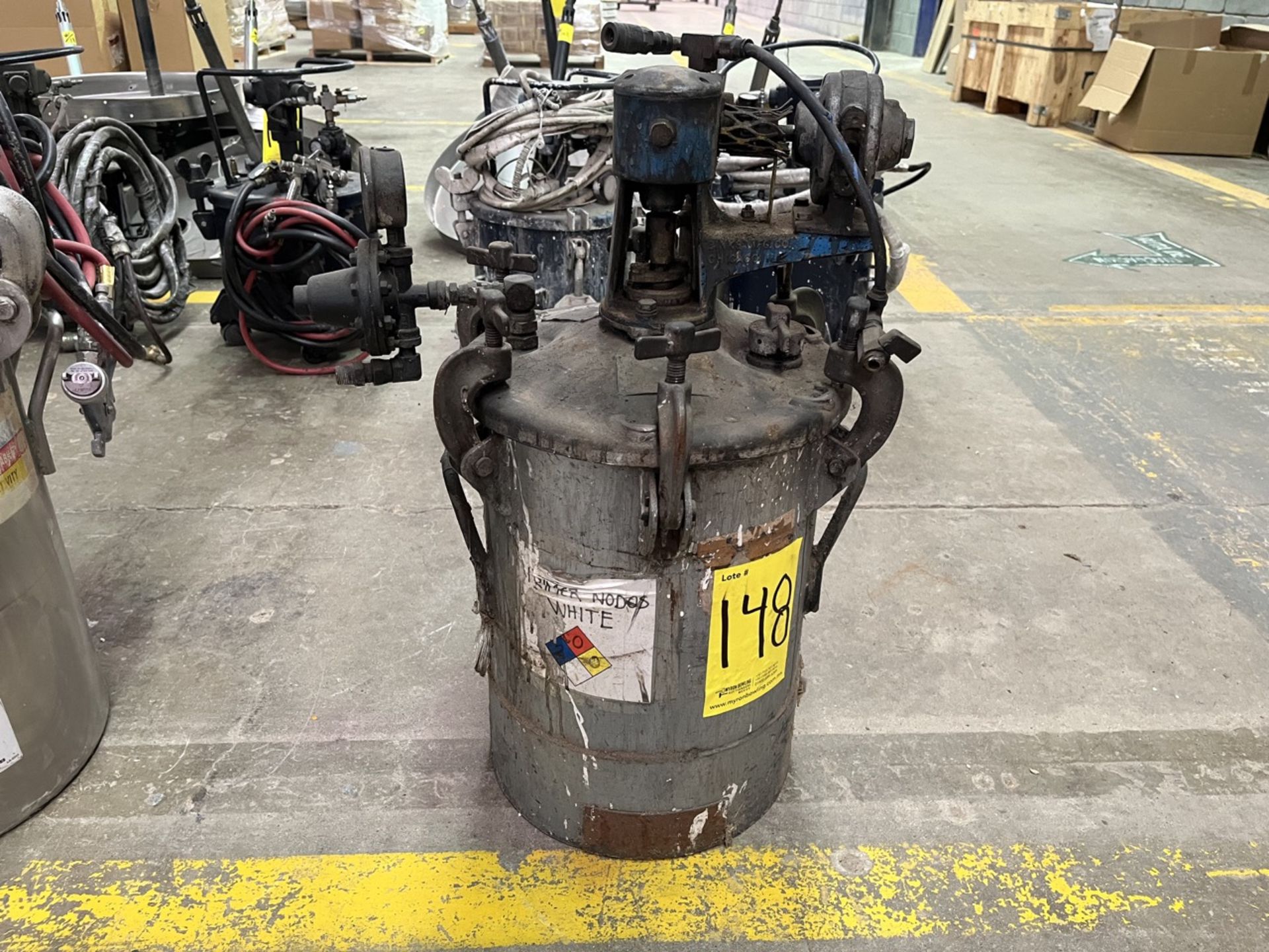 High pressure tank for painting in galvanized steel with agitator capacity of 7 gallons approx, wit - Image 2 of 9