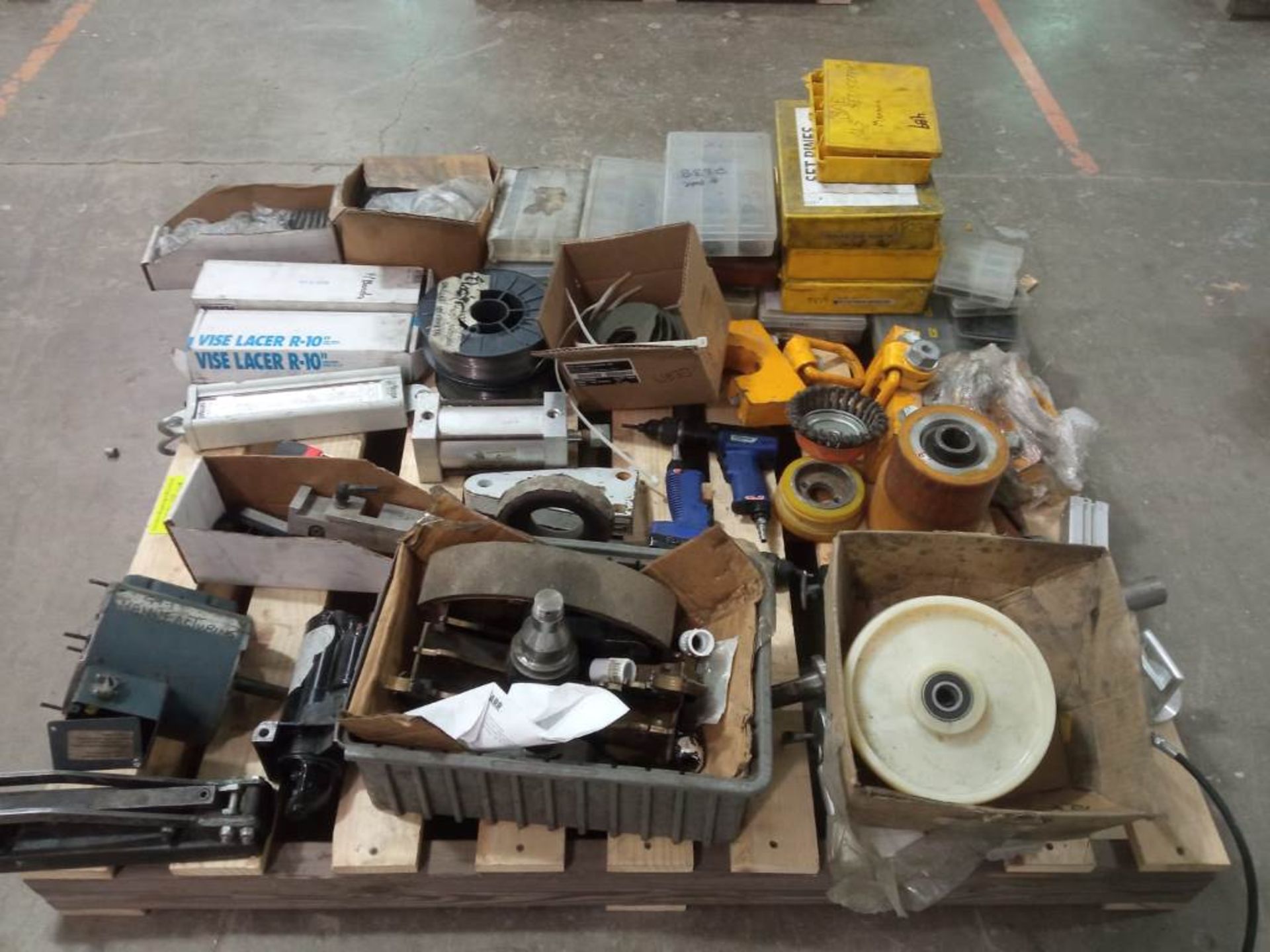Lot of diverse parts contains: Screws, starters, forklift pads, electrocos, staples, gaskets, pneum - Image 2 of 11