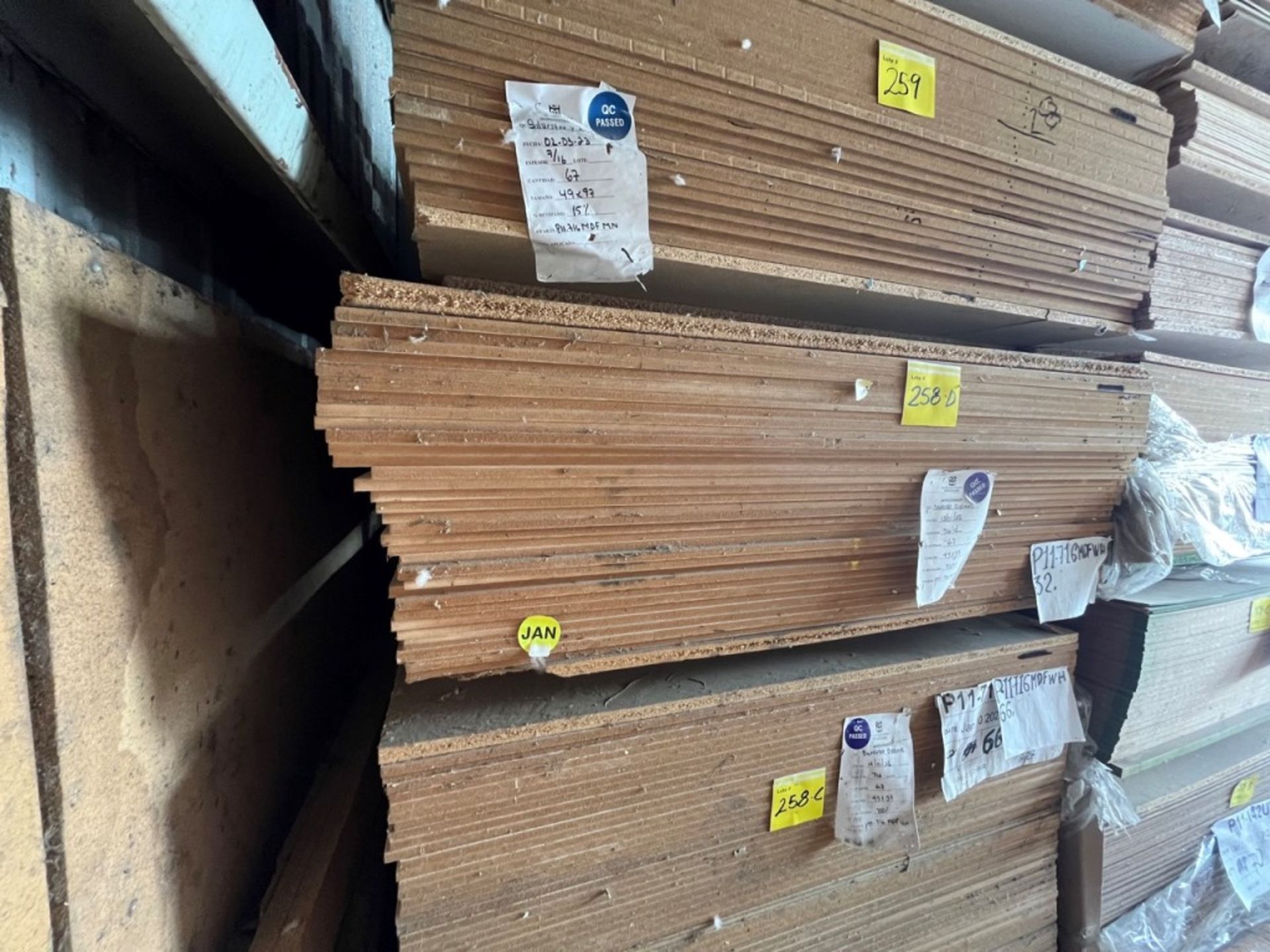 (NEW) Lot of 32 pieces of wood in 7/16 MDFWH material measuring 4 x 8 ft. / (NUEVO) Lote de 32 piez - Image 3 of 5