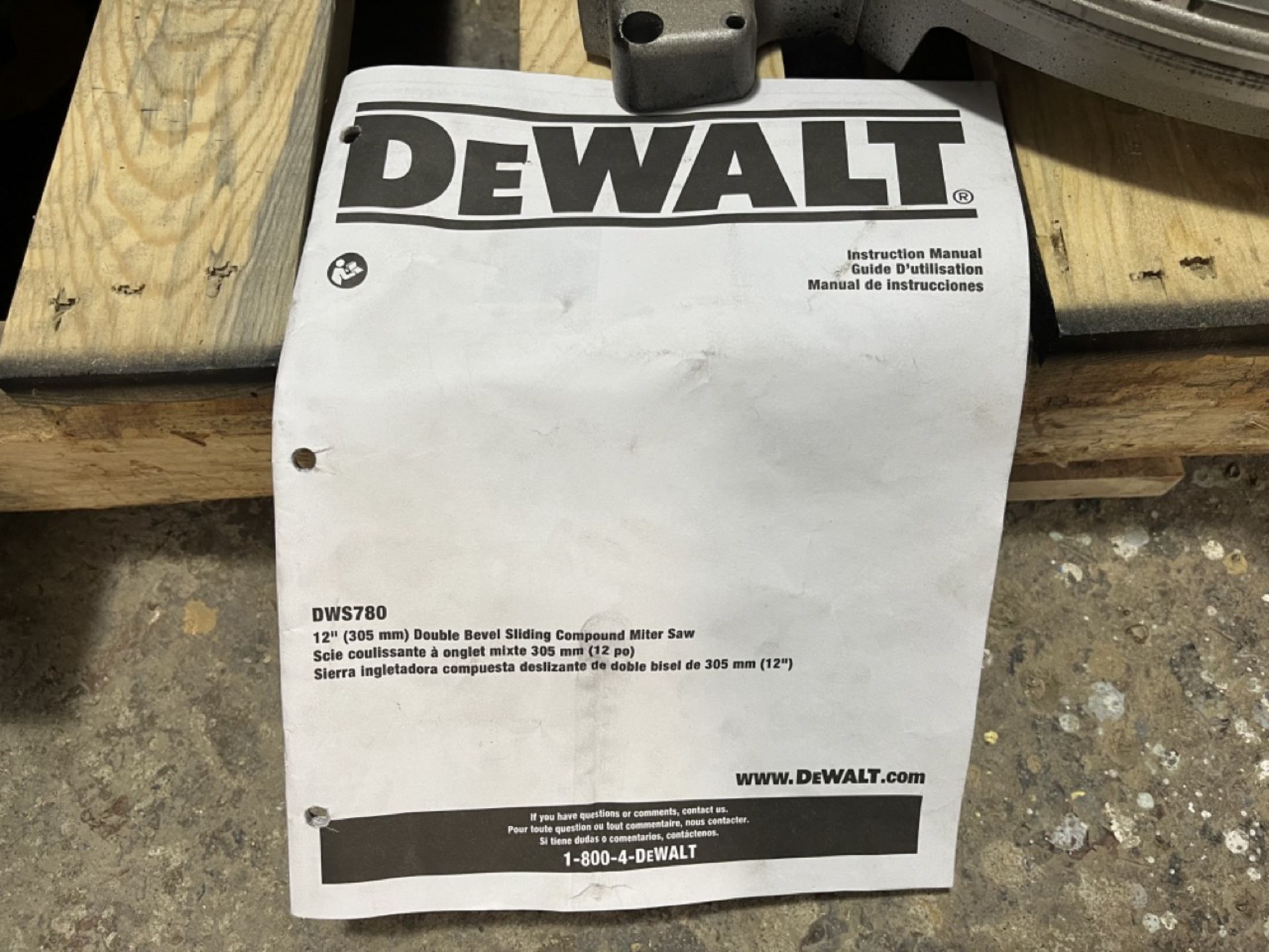 DEWALT 12" Miter Saw, Model DWS780, Serial No. SS, 120V, Includes 5 different sized blades and dust - Image 9 of 10