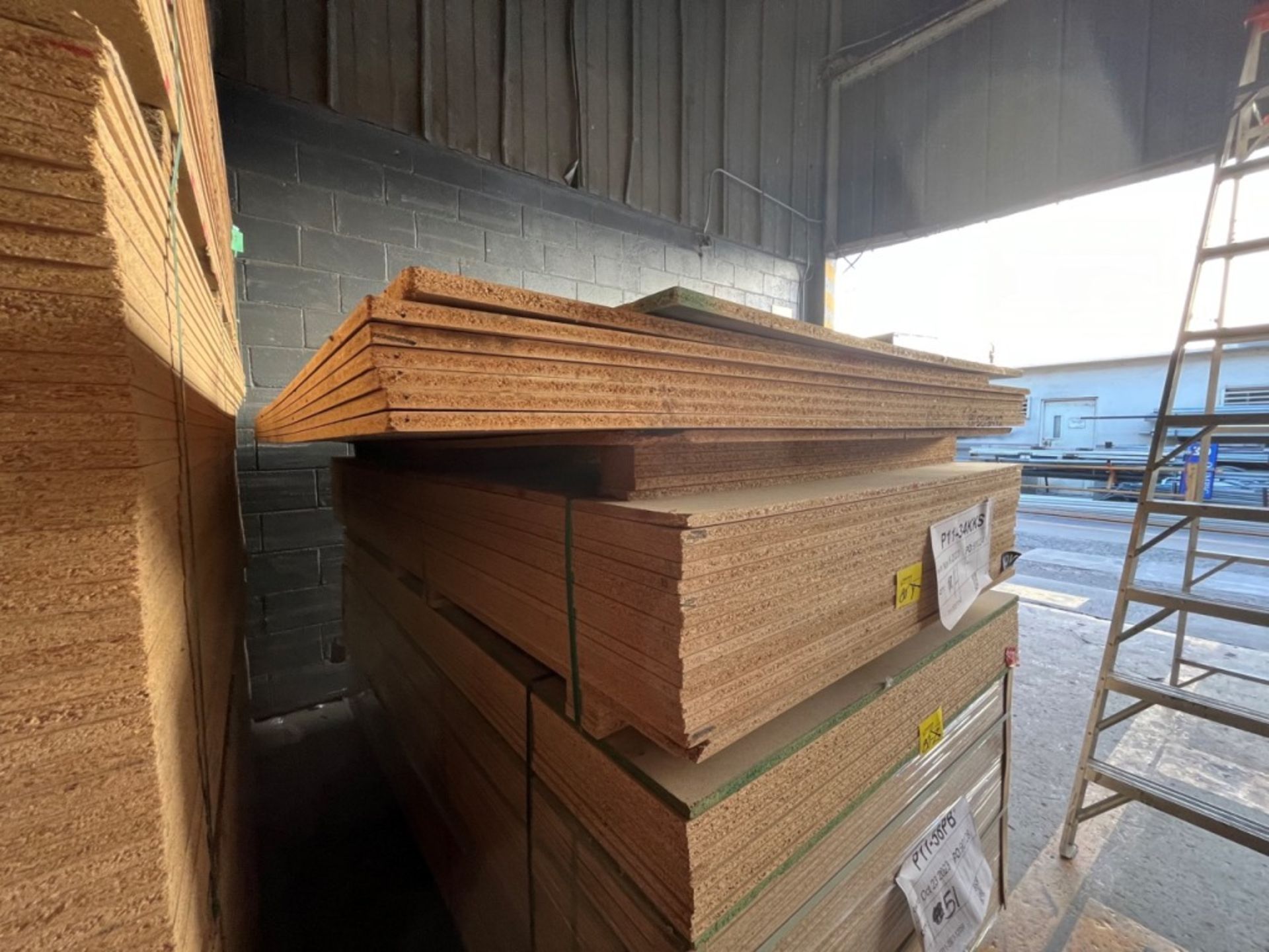 Lot of 53 pieces of compressed wood contains: 33 pieces in 3/4 PB0508 material measuring 4 x 8 ft; - Image 7 of 10