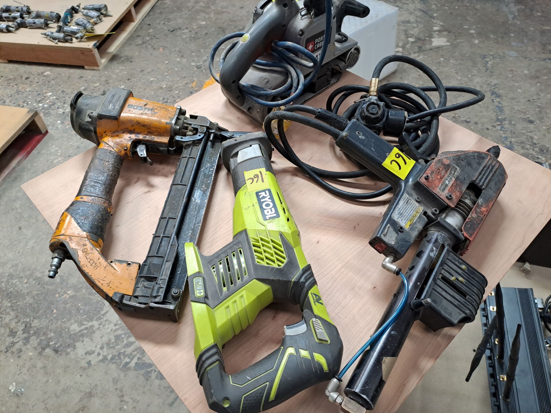 Lot of 4 pieces contains: 1 Porter electric sander with dust collector; 1 Ryobi wood saw without ba - Image 12 of 14