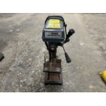 Central Machinery 5-speed radial bench drill, Model ND, Serial No. 366851712, 120V. / Taladro radia