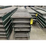 11 pieces of roller conveyor belt, each measuring approx. 62 cm wide x 3.65 m long / 11 Piezas de b