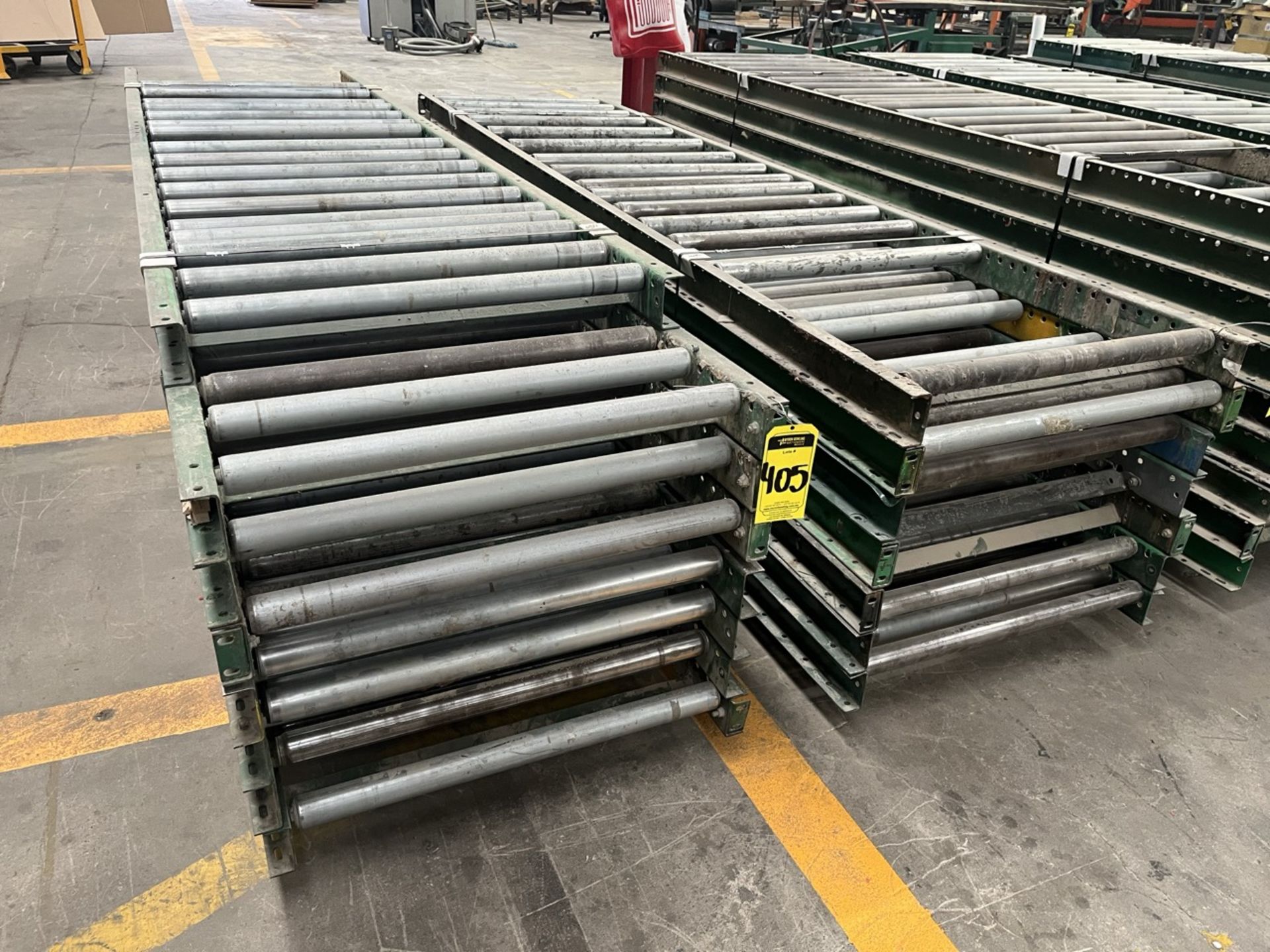15 pieces of roller conveyor belt measuring approx. 79 cm wide by 3 m long. / 15 Piezas de banda tr - Image 2 of 4