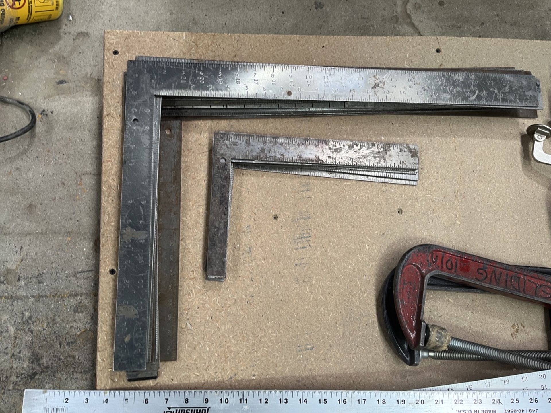 Lot of tool contains: metal squares and rulers, bench presses of different sizes; approximately 45 - Image 5 of 10
