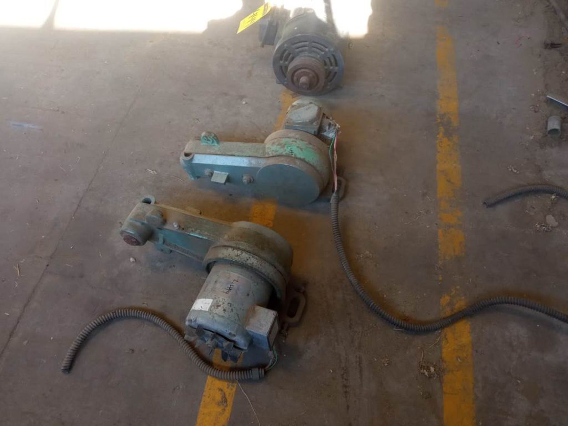 Lot of 3 pieces contains: 1 Leeson electric motor 10 hp, 208-230/460V; 1 Leroy electric motor 1.5 h - Image 2 of 8