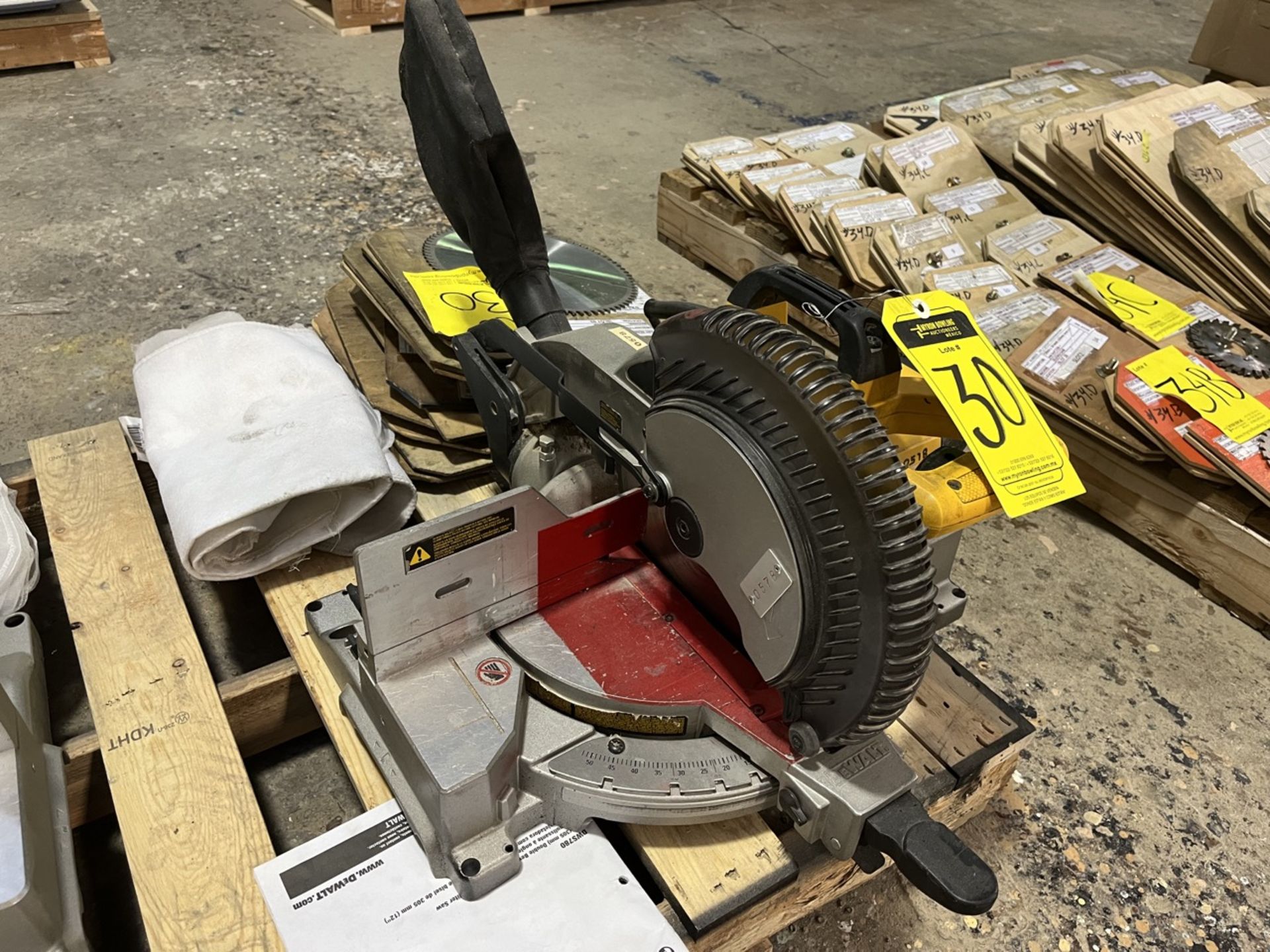 DEWALT 12" Miter Saw, Model DWS780, Serial No. SS, 120V, Includes 5 different sized blades and dust - Image 5 of 10