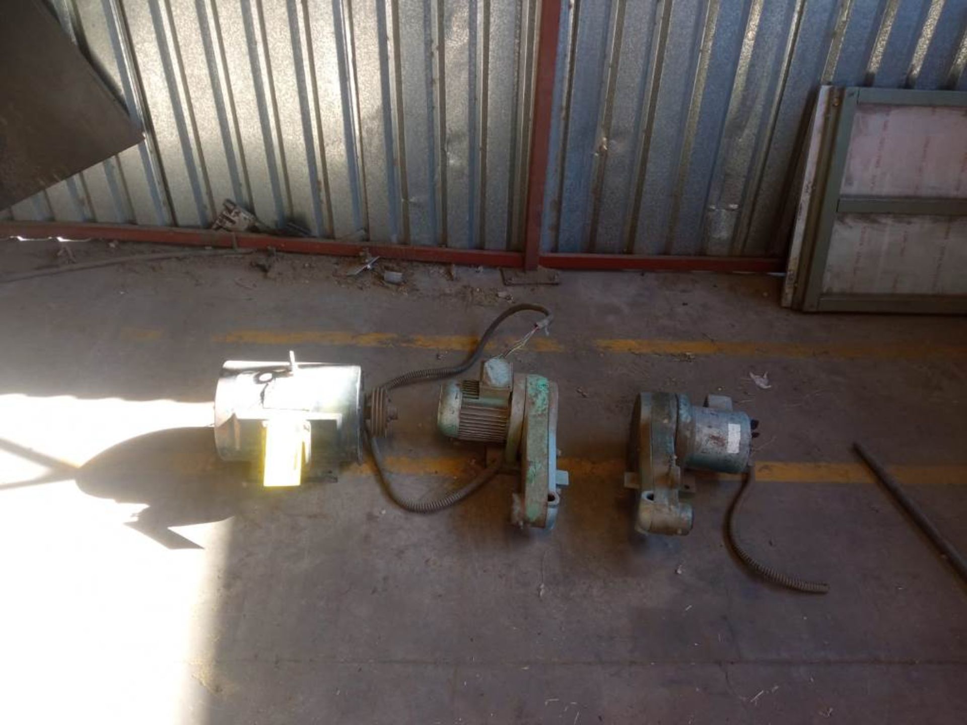 Lot of 3 pieces contains: 1 Leeson electric motor 10 hp, 208-230/460V; 1 Leroy electric motor 1.5 h