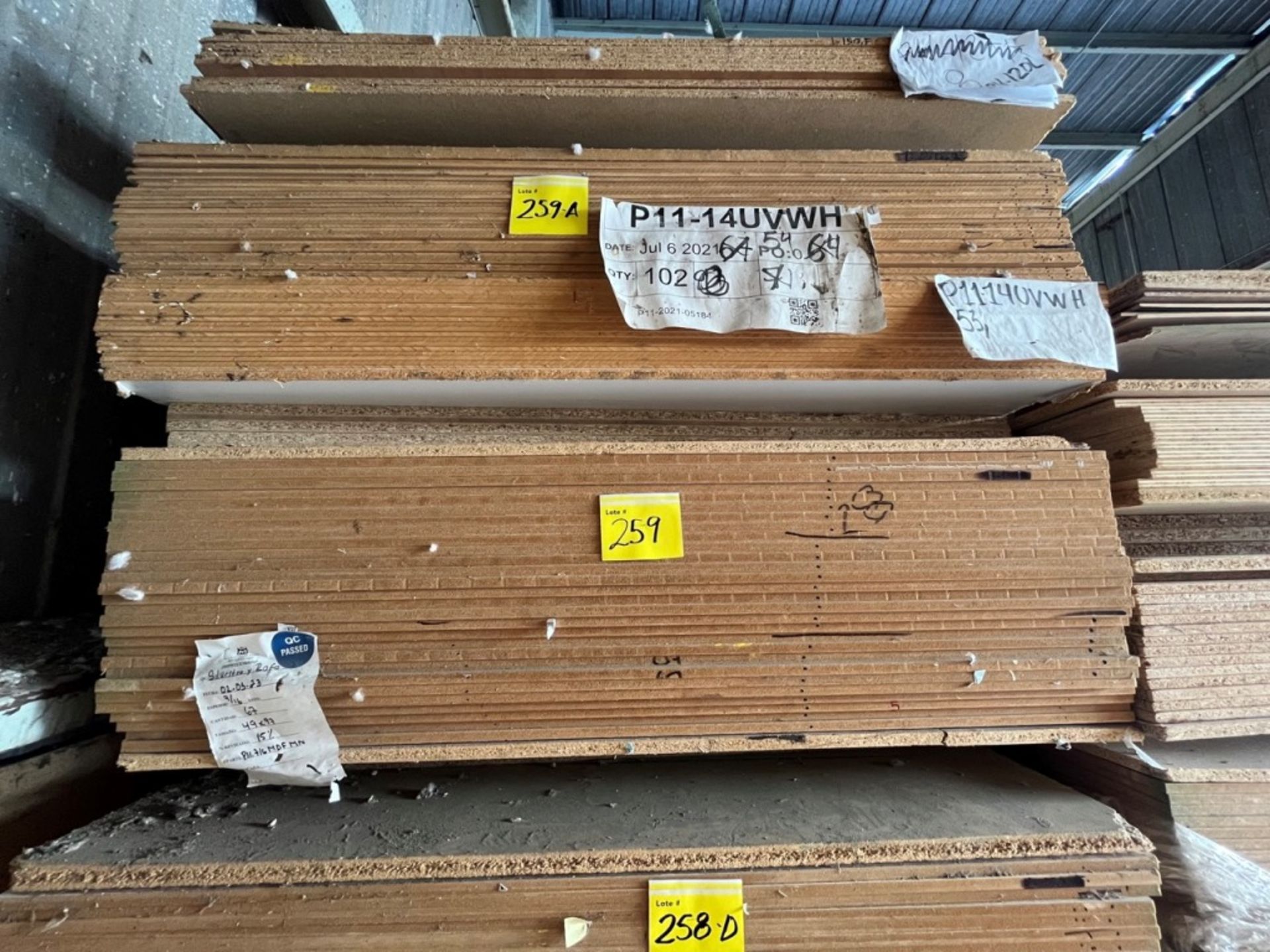 (NEW) Lot of 28 pieces of wood material 7/16 MDFMN measuring 4 x 8 ft. / (NUEVO) Lote de 28 piezas