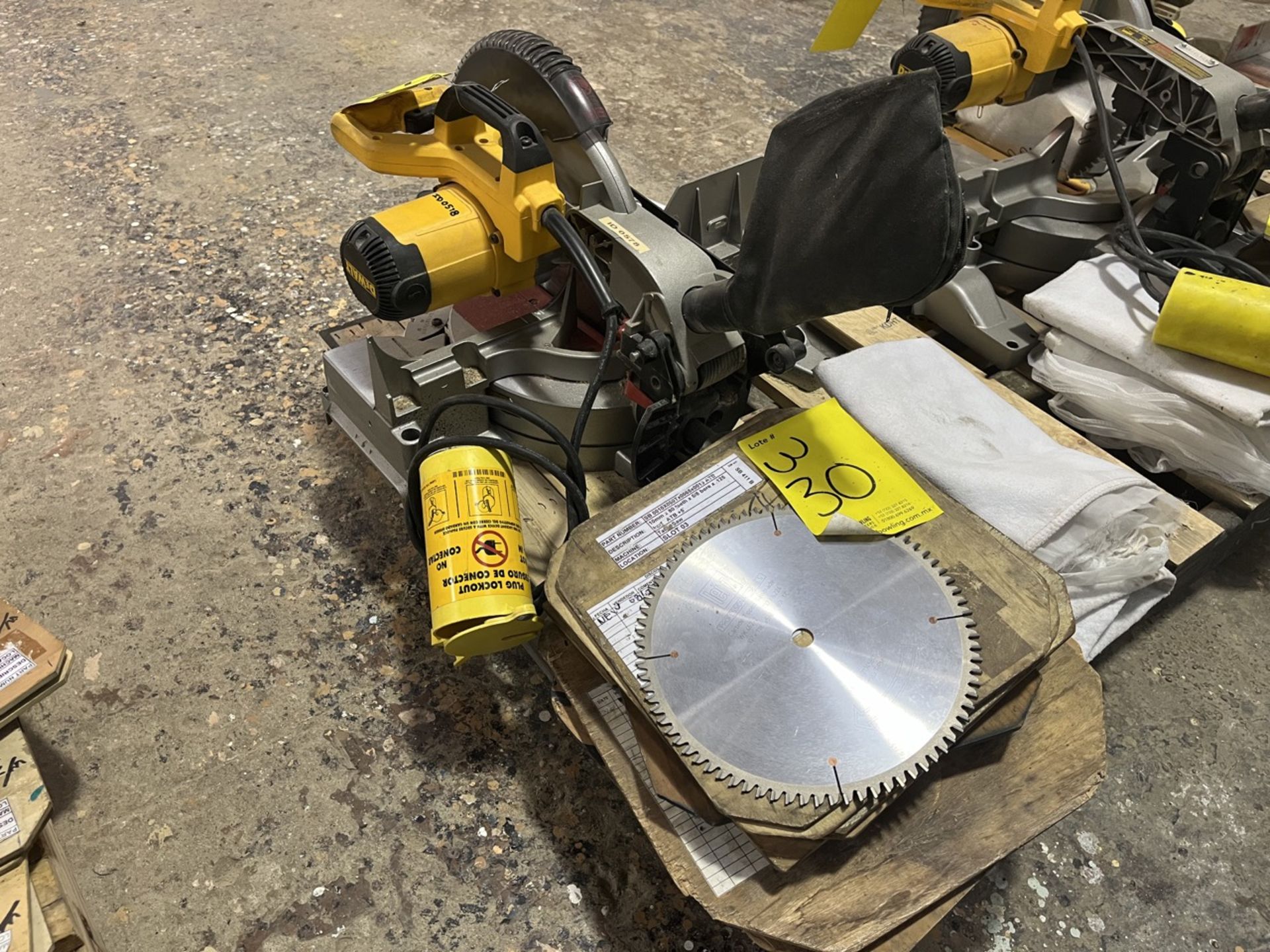DEWALT 12" Miter Saw, Model DWS780, Serial No. SS, 120V, Includes 5 different sized blades and dust - Image 3 of 10