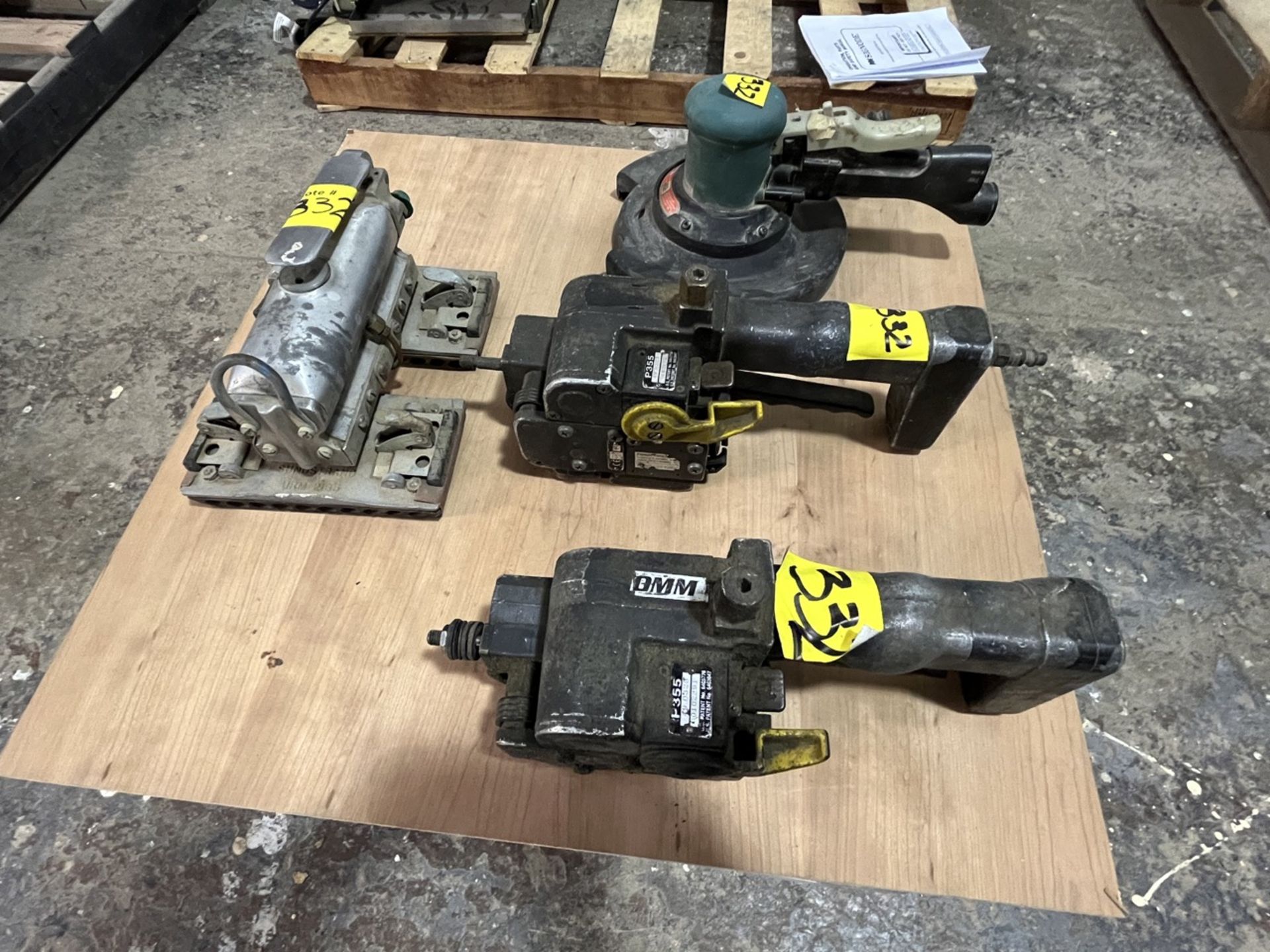 Lot of 4 pieces contains: 2 Fromm brand pneumatic wood brushes; 1 Sundstrand brand pneumatic sander - Image 5 of 10
