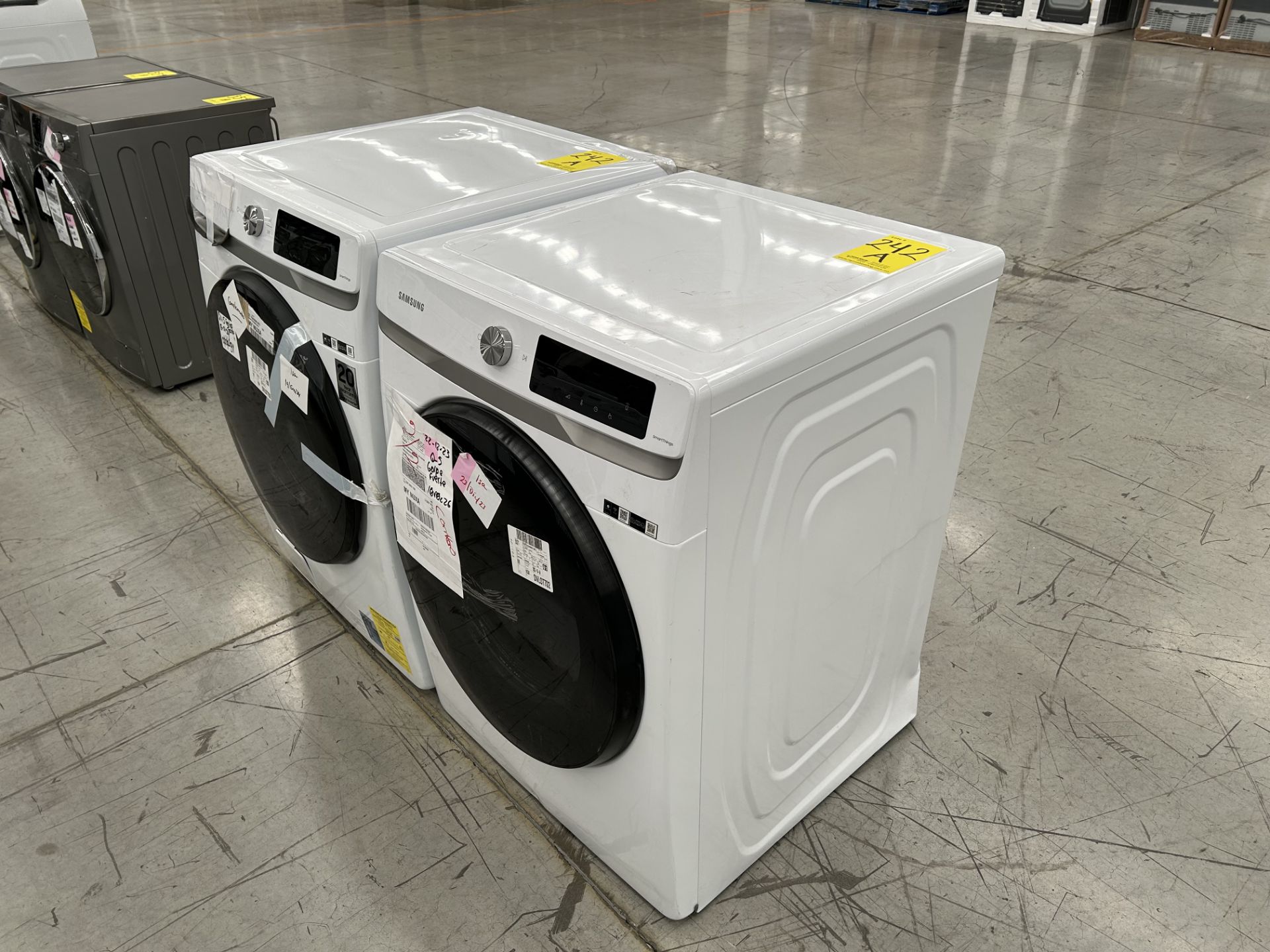 Lote de 1 lavadora y 1 secadora contiene: 1 Lavadora de 22 KG Marca SAMSUNG, Modelo WF22C6400AW, Se - Image 2 of 5