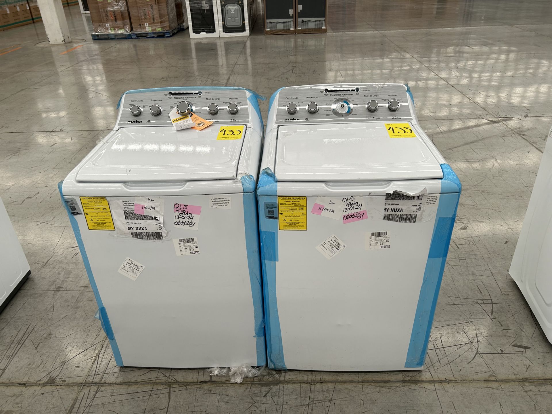 Lote de 2 Lavadoras contiene: 1 Lavadora de 22 KG, Marca MABE, Modelo LMA72215CBAB02, Serie S12028,