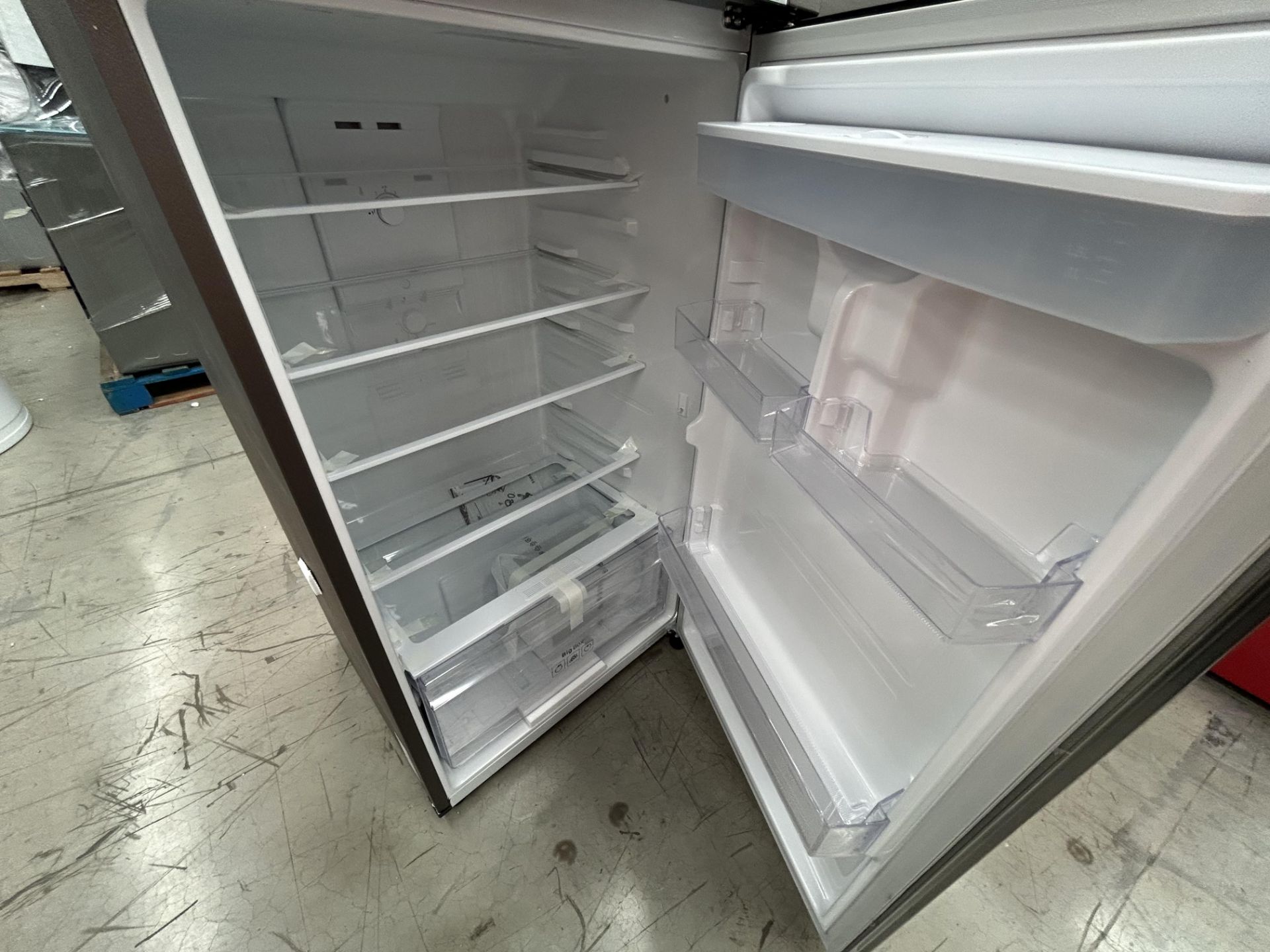 Lote de 2 Refrigeradores contiene: 1 Refrigerador con dispensador de agua Marca SAMSUNG, Modelo RT4 - Image 5 of 8