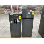 Lote de 2 Refrigeradores contiene: 1 Refrigerador con dispensador de agua Marca ATVIO, Modelo AT66U