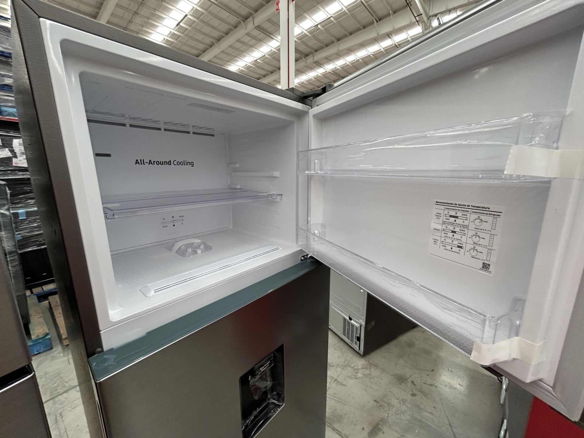 Lote de 2 Refrigeradores contiene: 1 Refrigerador con dispensador de agua Marca SAMSUNG, Modelo RT4 - Image 6 of 8