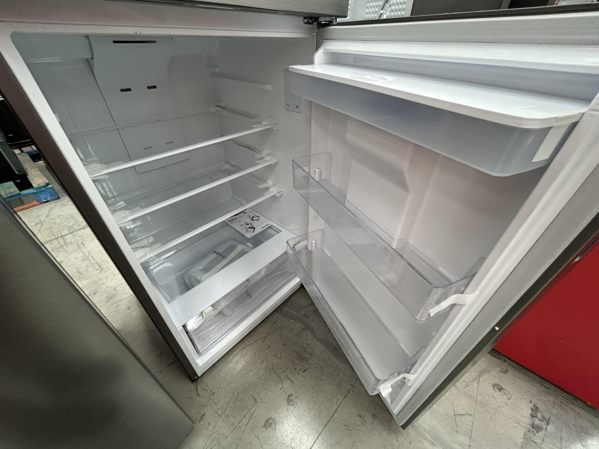 Lote de 2 Refrigeradores contiene: 1 Refrigerador con dispensador de agua Marca SAMSUNG, Modelo RT4 - Image 7 of 8