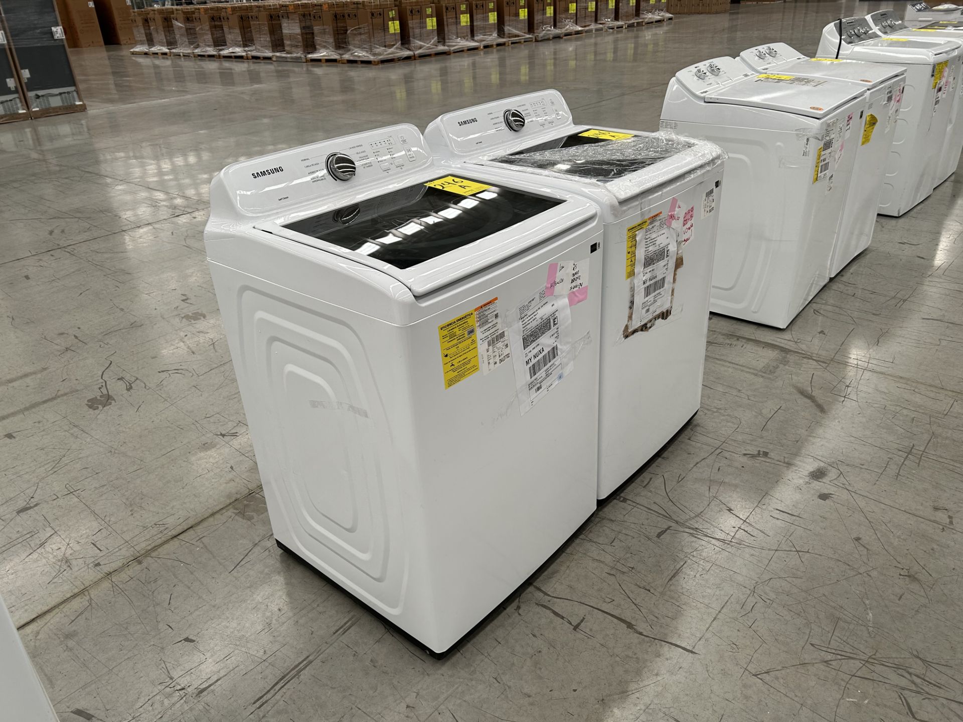 Lote de 2 Lavadoras contiene: 1 Lavadora de 20 KG, Marca SAMSUNG, Modelo WA20A3351GW, Serie 902610V - Image 3 of 7