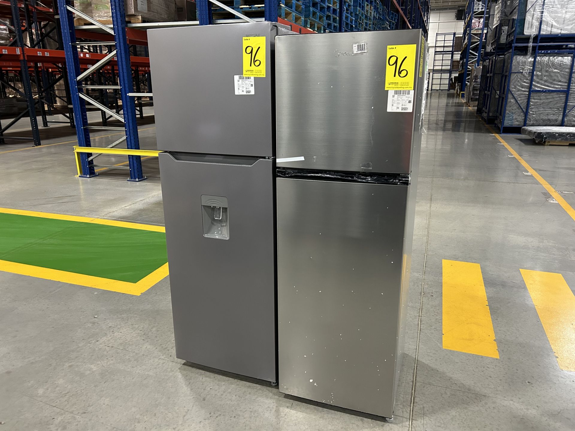 Lote de 2 Refrigeradores, contiene: 1 Refrigerador con Dispensador de Agua Marca WINIA, Modelo WRT1 - Image 2 of 6