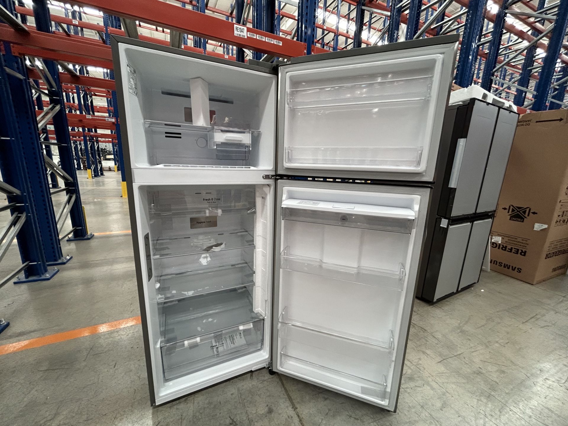 (NUEVO) Lote de 1 Refrigerador con dispensador de agua Marca LG Modelo VT40SWP, Serie 0T278, Color - Image 4 of 5