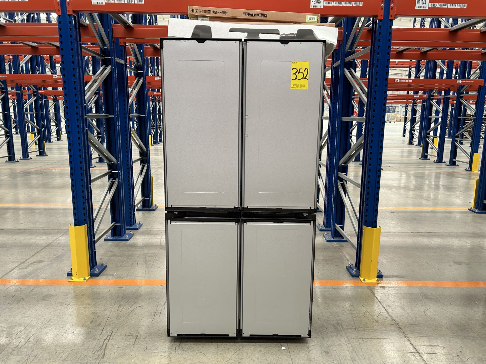 (NUEVO) Lote de 1 Refrigerador Marca SAMSUNG, Modelo RF29A9675AP, Serie 00081P, Color GRIS - Image 2 of 6