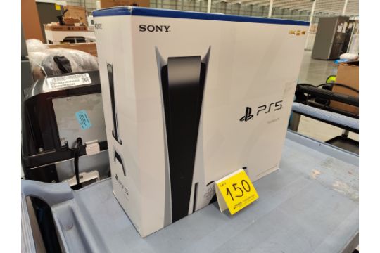 (NUEVO) Lote de 1 consola PLAYSTATION 5, de 825 GB de almacenamiento, color BLANCO, Serie S01M32C01 - Image 3 of 5