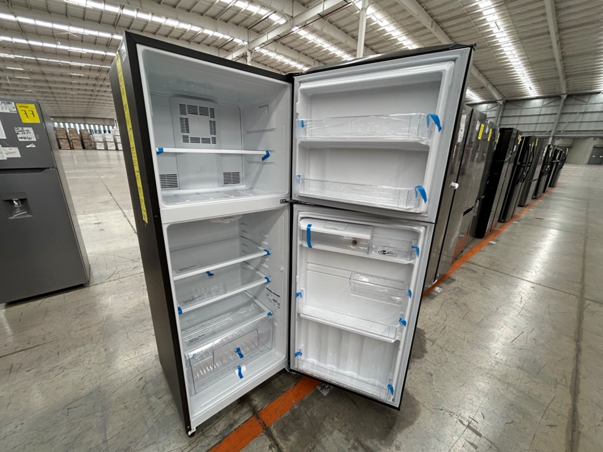 Lote de 1 Refrigerador con dispensador de agua Marca MABE, Modelo RME360FDMRD0, Serie 14522, Color - Image 4 of 5