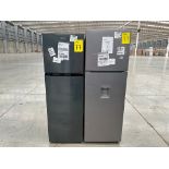 Lote de 2 Refrigeradores contiene: 1 Refrigerador con dispensador de agua Marca WINIA, Modelo WRT12