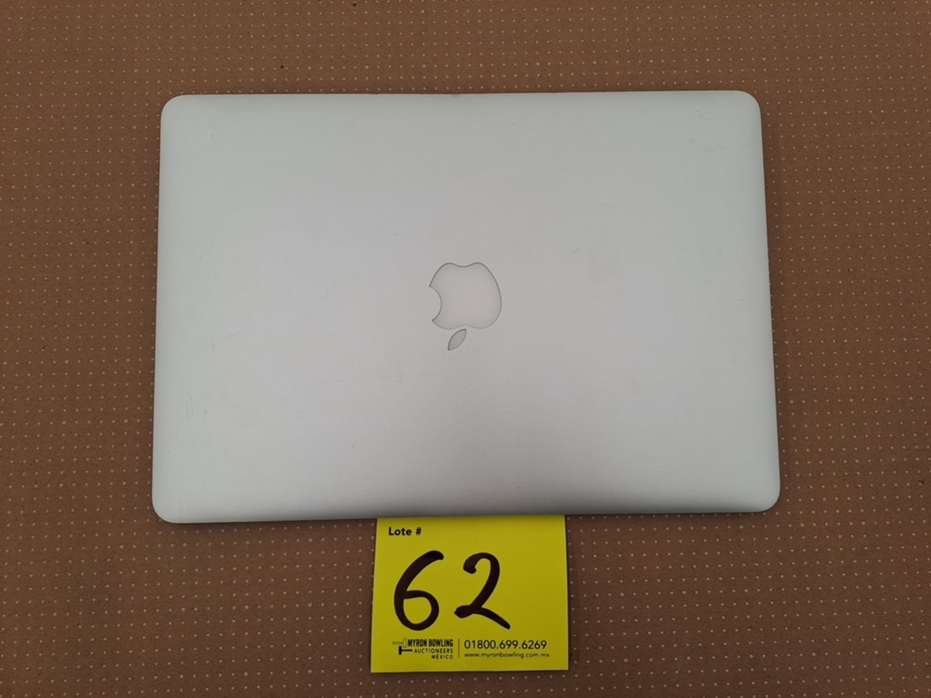 Lote de 1 MacBook Air de 128 GB (No se asegura su funcionamiento, favor de inspeccionar) - Image 5 of 8