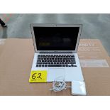 Lote de 1 MacBook Air de 128 GB (No se asegura su funcionamiento, favor de inspeccionar)