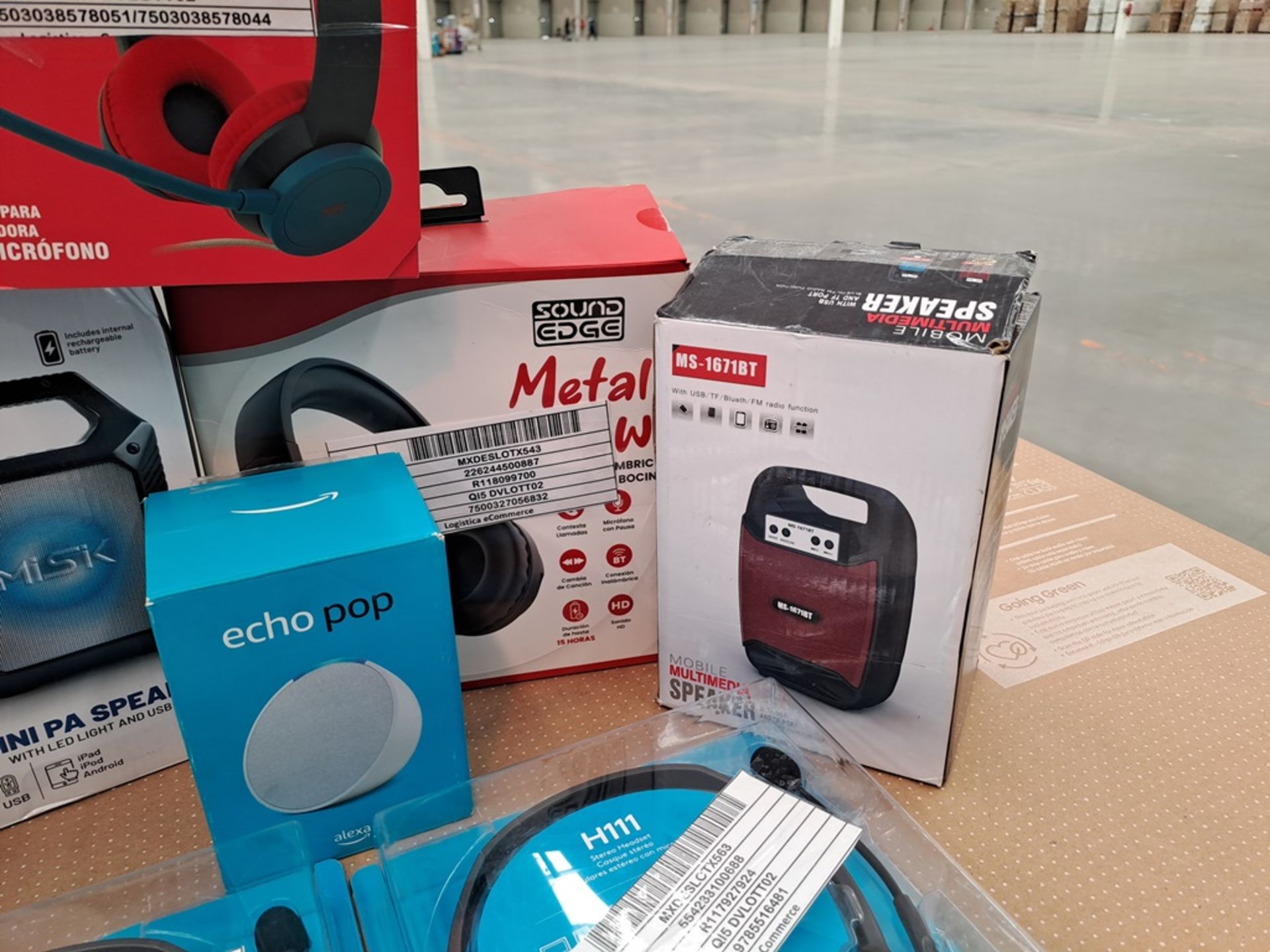 Lote de 9 artículos varios contiene: 1 ALEXA ECHO POP; 2 audífonos de diadema con micrófono LOGITEC - Image 6 of 8