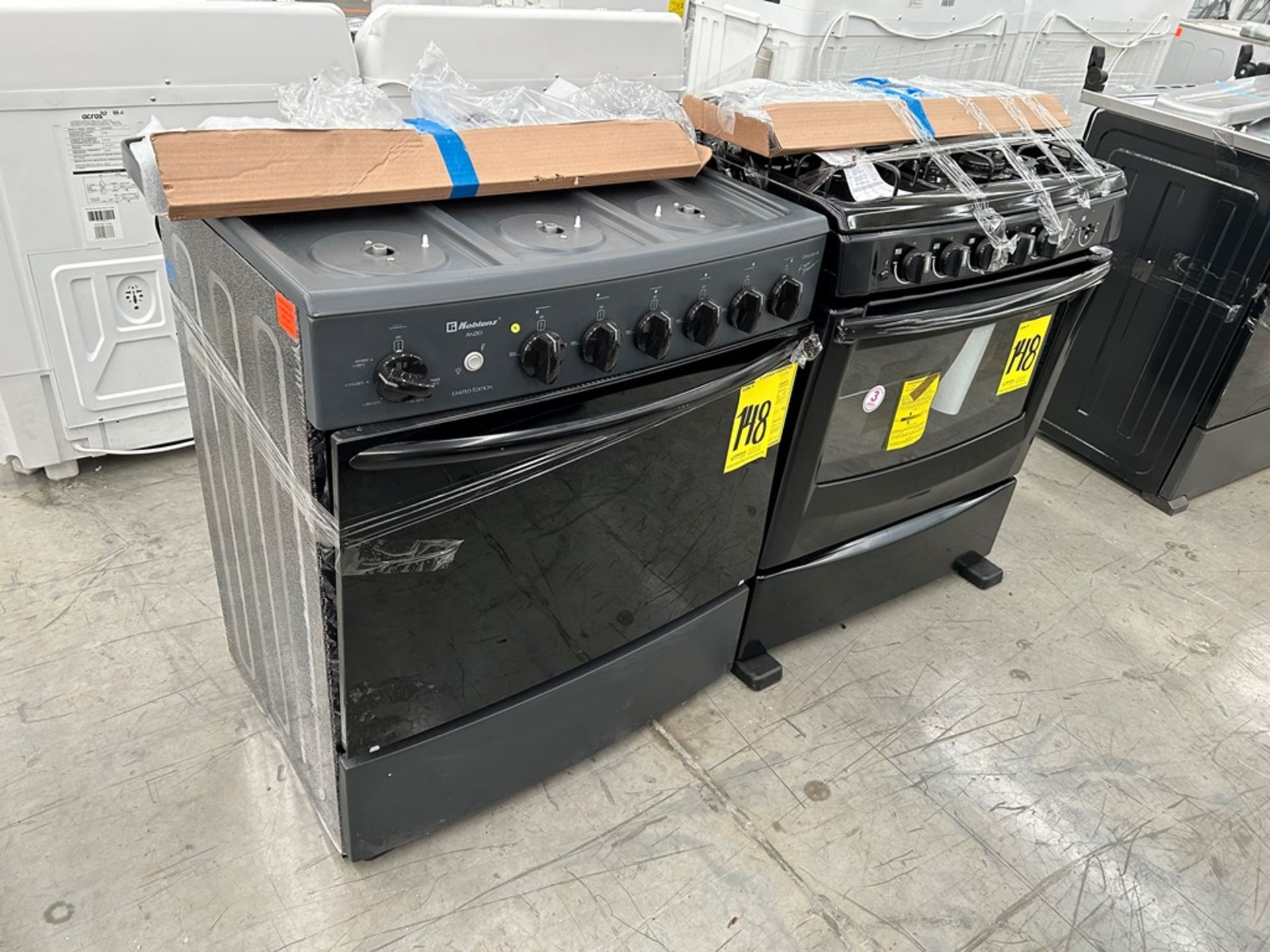 Lote de 2 Estufas de 6 quemadores, contiene: 1 Estufa Marca WHIRLPOOL Modelo AF5001Z00, Serie 21852 - Image 3 of 6