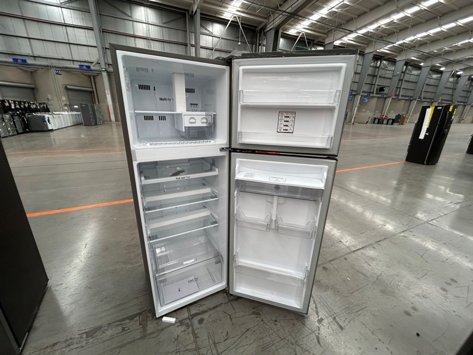 Lote de 1 Refrigerador con dispensador de agua Marca LG, Modelo GT32WDC, Serie G0U888, Color GRIS - Image 4 of 5