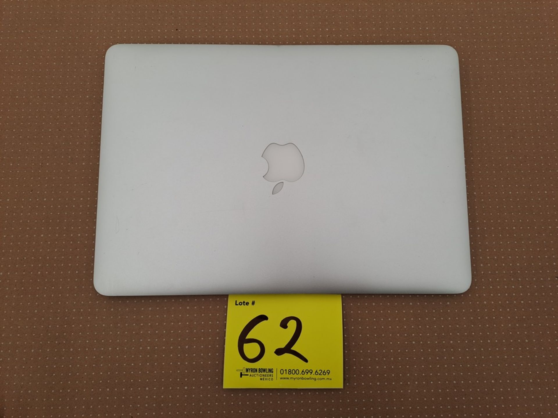 Lote de 1 MacBook Air de 128 GB (No se asegura su funcionamiento, favor de inspeccionar) - Image 4 of 8