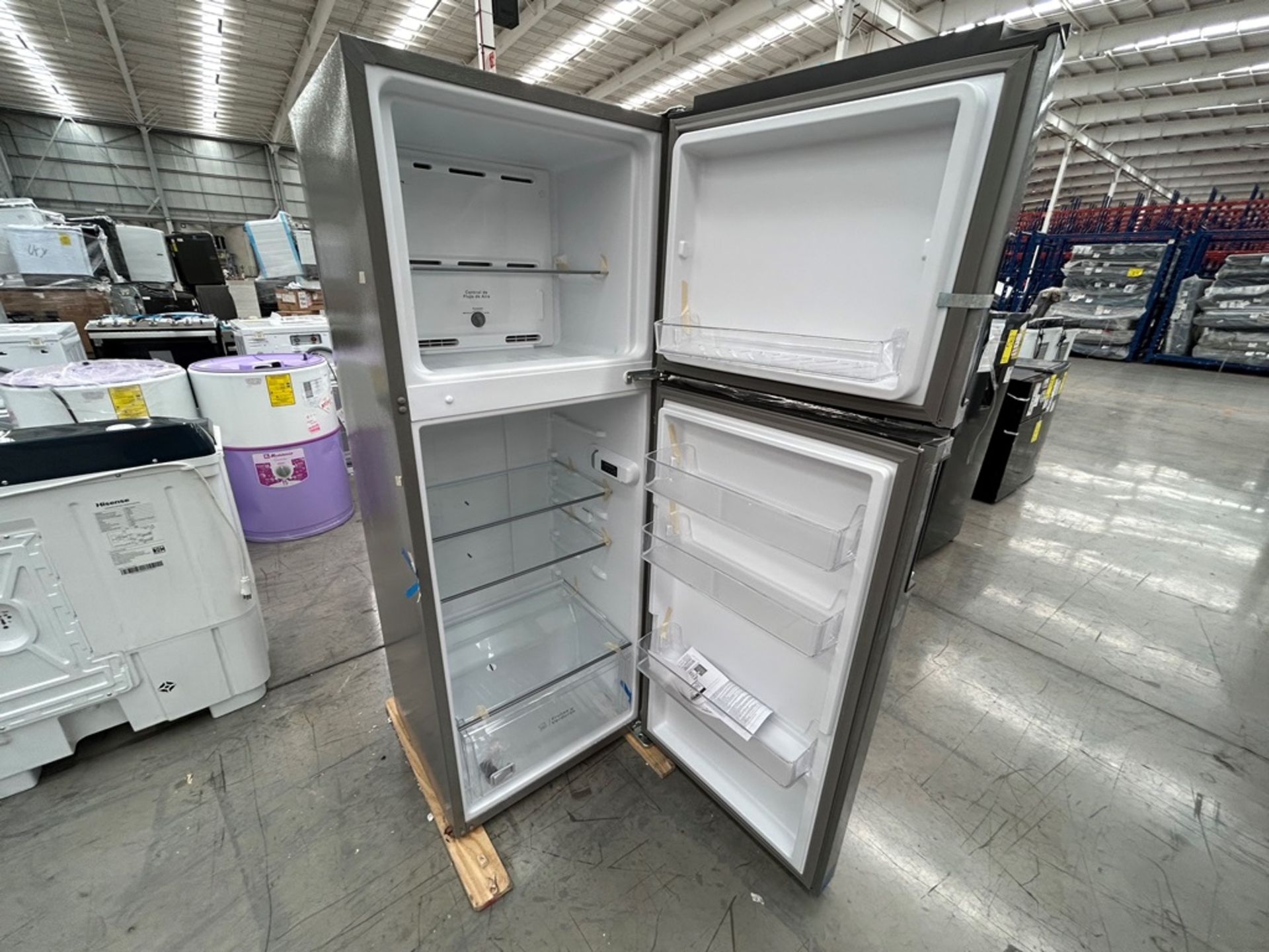 Lote de 1 Refrigerador Marca ACROS, Modelo WT1230K04, Serie 973752, Color GRIS (No se asegura su F - Image 4 of 5