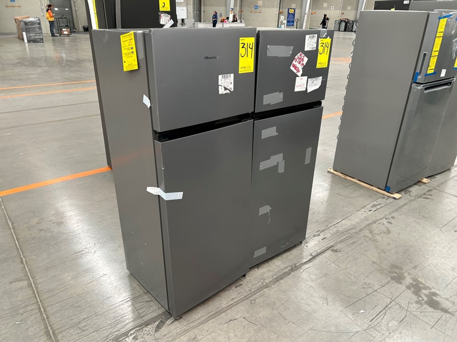 Lote de 2 Refrigeradores, contiene: 1 Refrigerador Marca HISENSE, Modelo RT80D6AGX Serie VP20148, C - Image 3 of 6