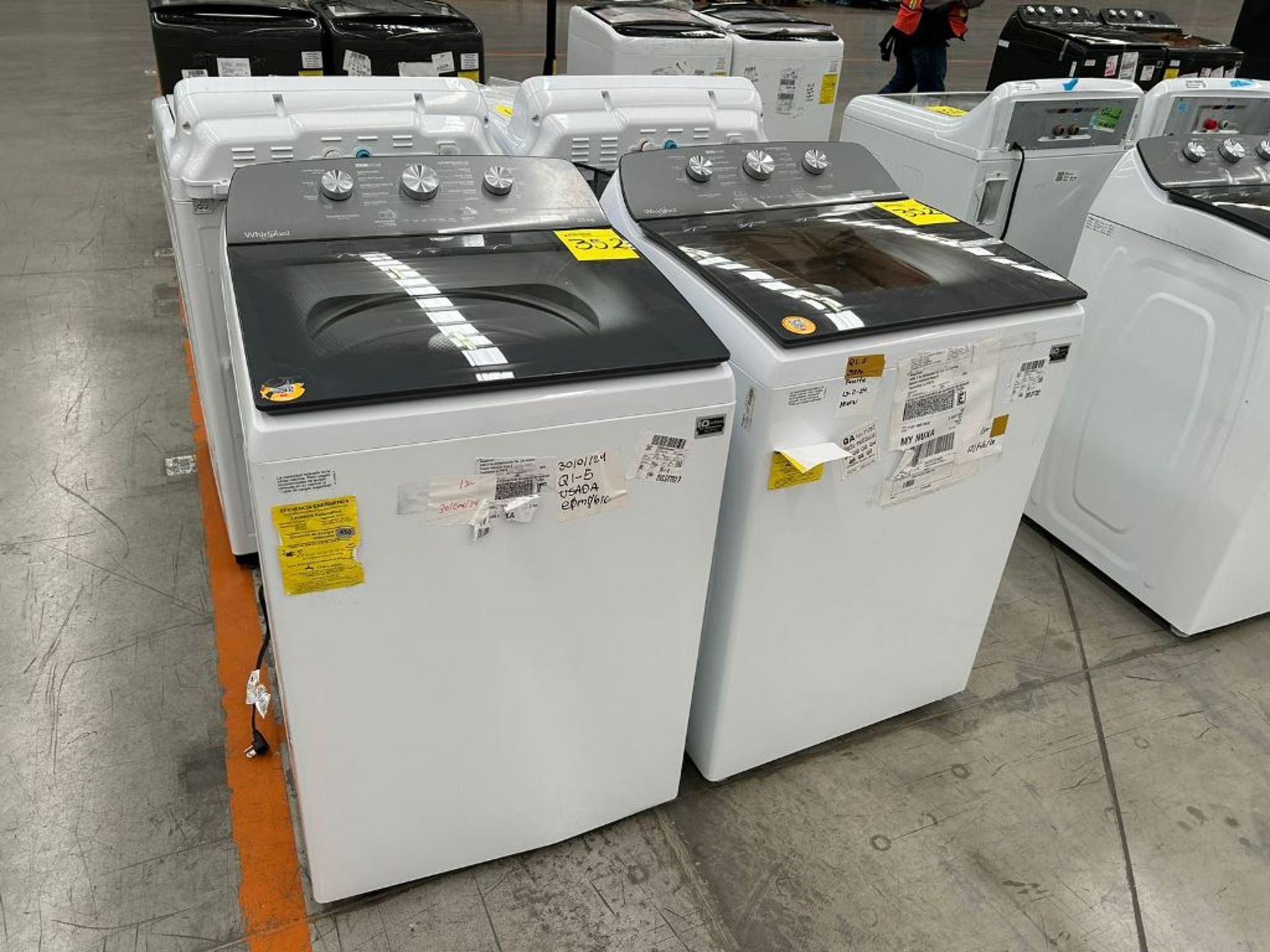 Lote de 2 Lavadoras, contiene: 1 Lavadora de 20 Kg Marca WHIRLPOOL, Modelo 8MWTW2023WPM0, Serie 673 - Image 2 of 6