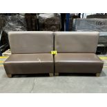 2 sillones de madera tipo boot forrados en vinipiel color café medidas 123.5 cm x 65 cm x 107 cm (E