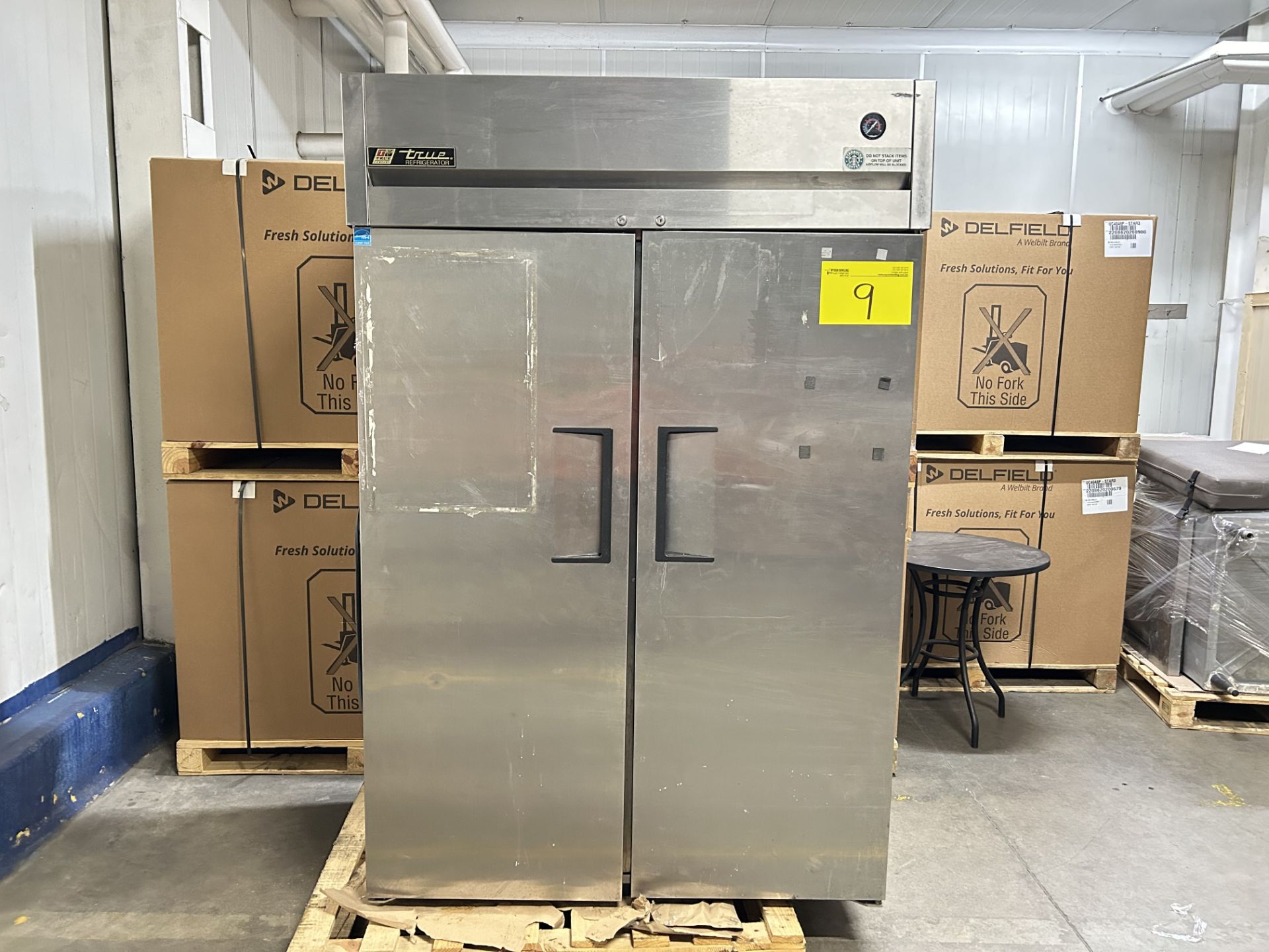 1 congelador vertical Marca true refrigerador, Modelo TG2R-2S, Serie 7661392, Medidas 195cmX88cm127