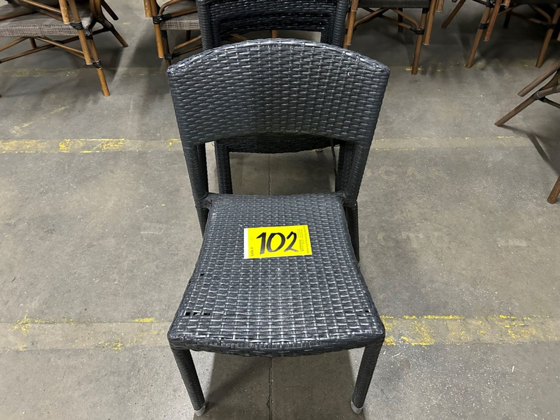 5 sillas de tipo ratán, color negro (Equipo usado) - Image 4 of 5