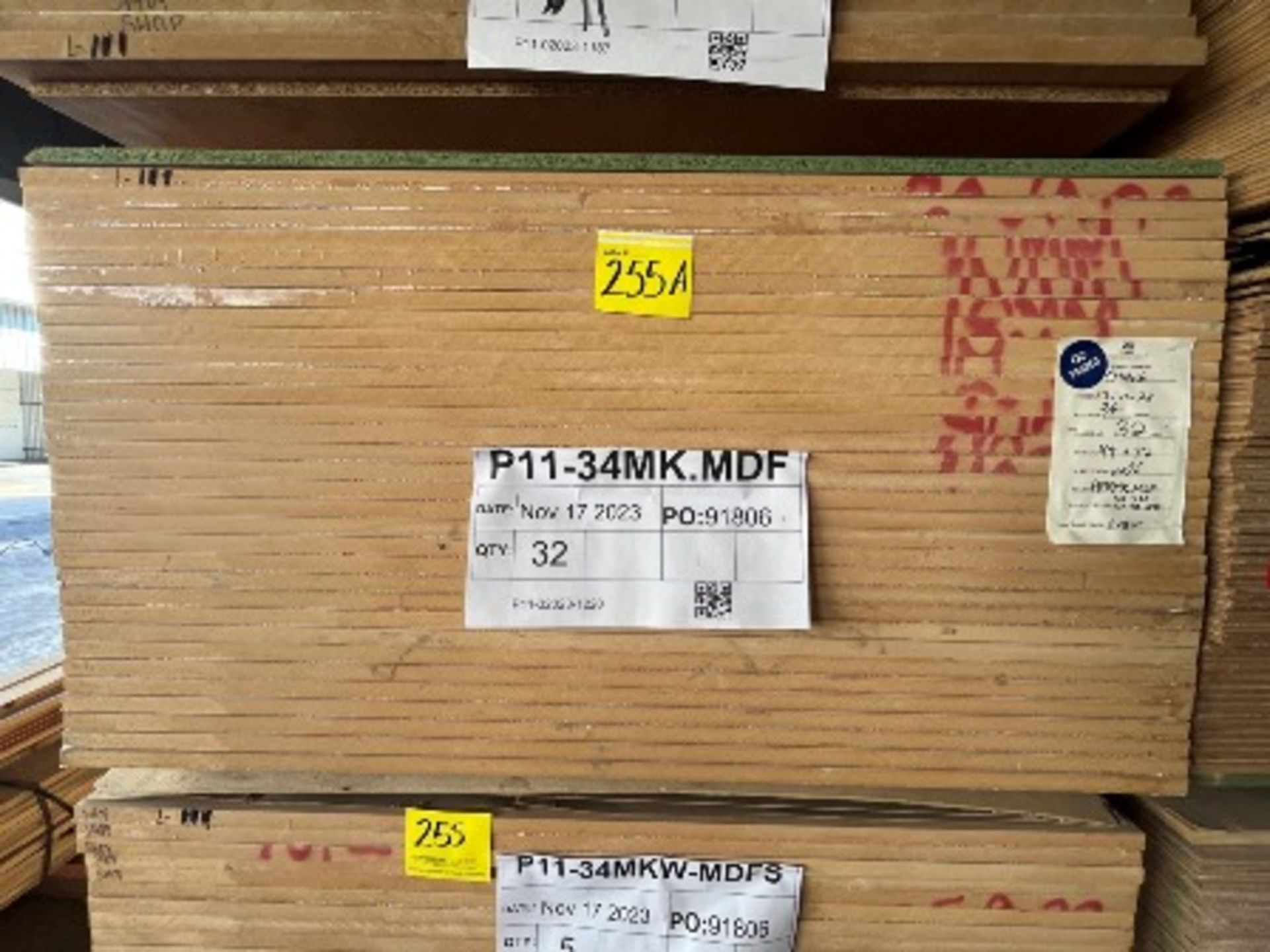(NUEVO) Lote de 32 piezas de madera en material 3/4 MK.MDF de medida 4 x 8 ft.