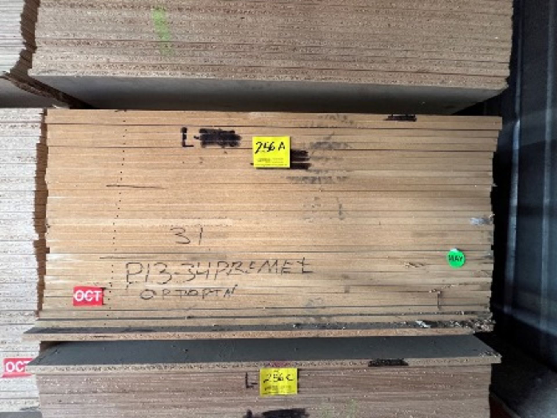 (NUEVO) Lote de 31 piezas de madera contiene: 30 piezas en material 3/4 MDF medida 4 x 8 ft; 1 piez