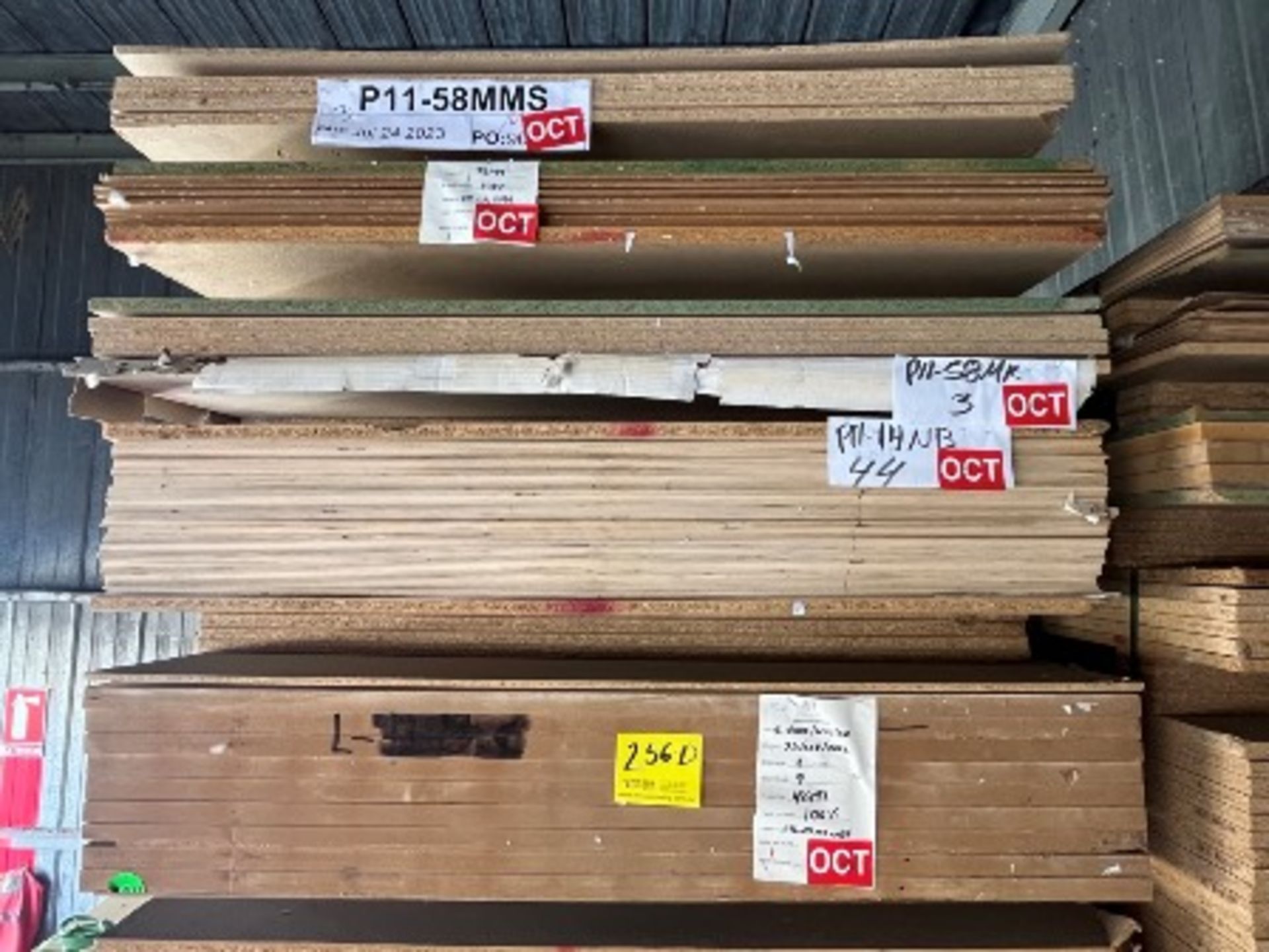 (NUEVO) Lote de 71 piezas de madera contiene: 9 piezas en material 01 MK-MDF medida 4 x 8 ft; 44 pi