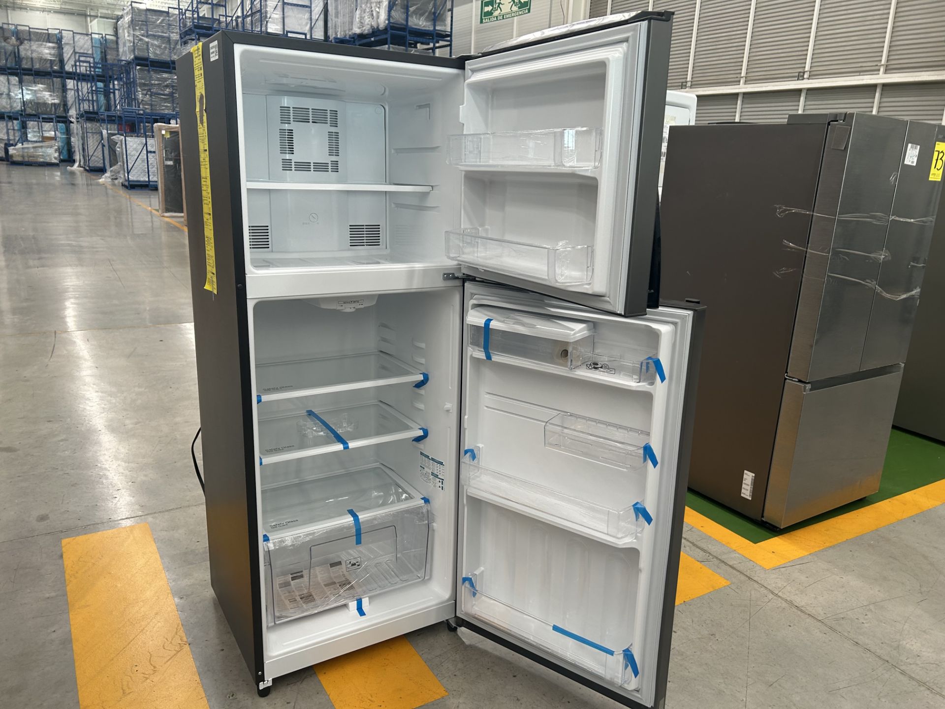 1 Refrigerador con dispensador de agua Marca MABE, Modelo RME360FDMRQ0, Serie 801655 Color GRIS (No - Image 4 of 5